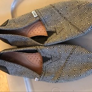 Black and White Toms